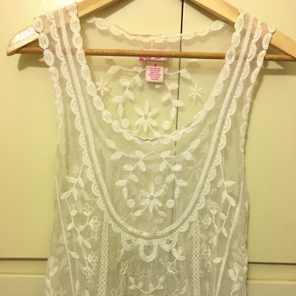 🦁3/$10 Sheer white top